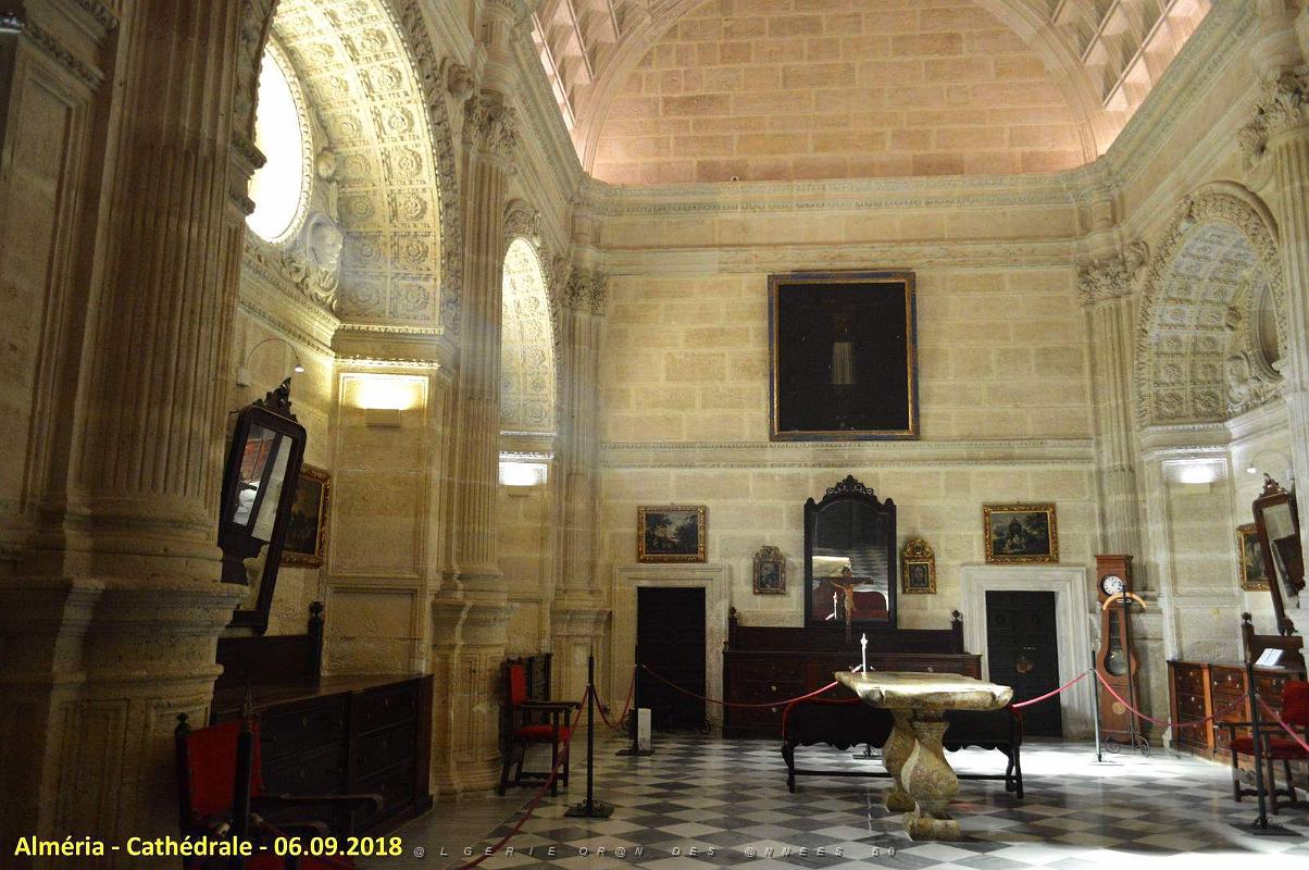 28 LA CATHEDRALE ET LE FORTERESSE DE L INCARNATION (83).JPG